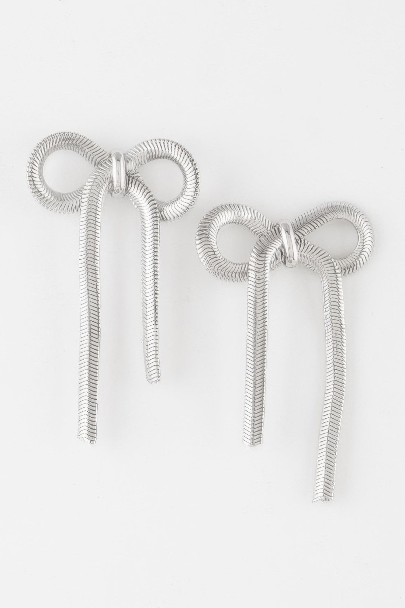 Jewelry in form of Earrings are the perfect accessories to wear during the holidays from co-wear boutique based in Denver Colorado. We ship nationwide and international. 

Las joyas en forma de pendientes son el accesorio perfecto para lucir durante las fiestas. Disponibles en la boutique Co-wear, con sede en Denver, Colorado. Realizamos envíos a todo el país e internacionalmente.